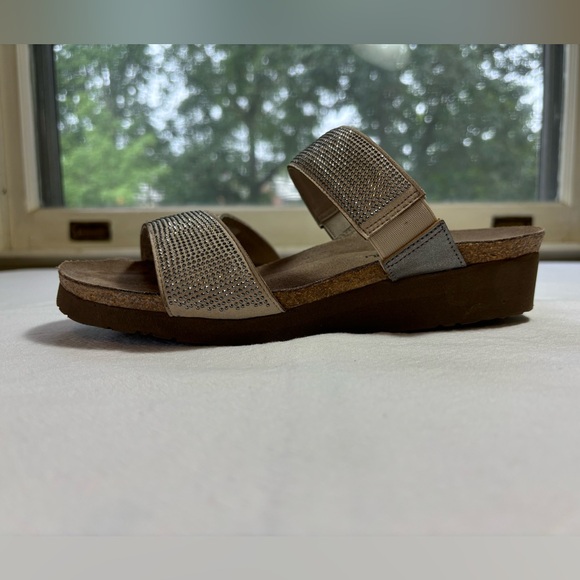 NAOT  Sandles beige with silver sparkles size 38 (7.5) - Picture 3 of 8